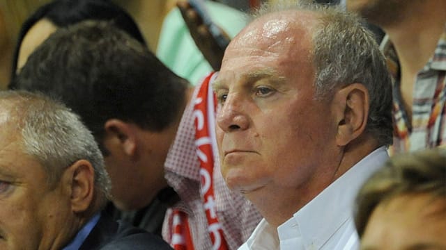 Uli Hoeneß ist zurück beim FC Bayern.