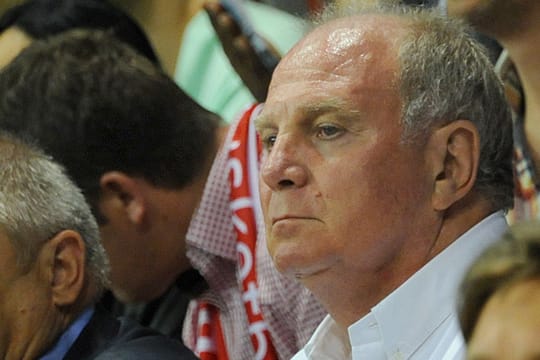 Uli Hoeneß ist zurück beim FC Bayern.