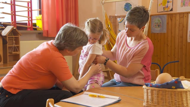 ZDF-Film "Schutz durch Schmutz": Klara (5) leidet unter autoaggressivem Diabetes.