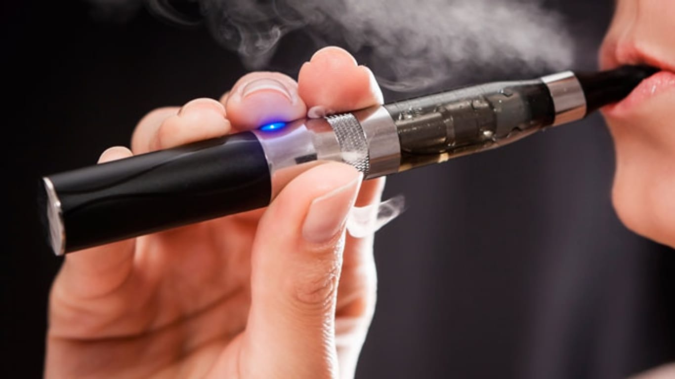 E-Zigaretten sollten für Jugendliche verboten sein, denn ihre Wirkung ist noch nicht ganz erforscht