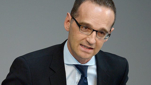 Bundesjustizminister Heiko Maas (SPD) hat die Pegida-Organisatoren aufgefordert, ihre für Montag geplante Demonstration in Dresden abzusagen.