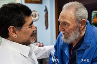 Diego Maradona trifft Fidel Castro - ein Bild von April 2013