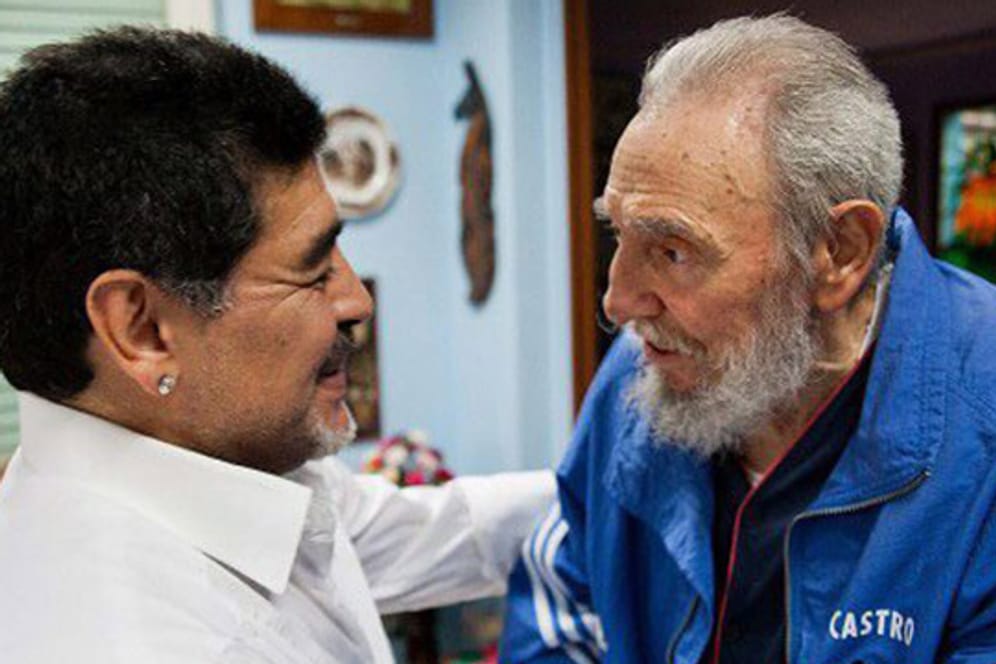 Diego Maradona trifft Fidel Castro - ein Bild von April 2013