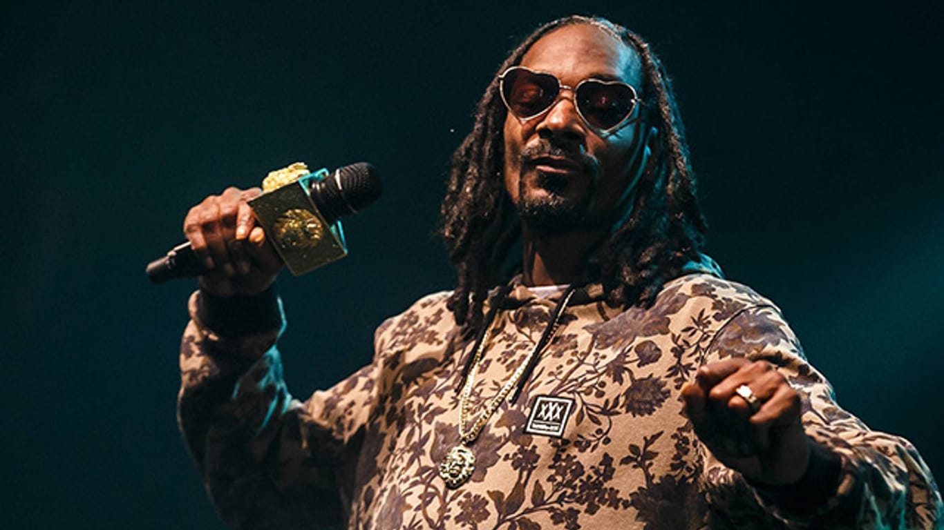 Rapper Snoop Dogg ist zum ersten Mal Opa geworden.