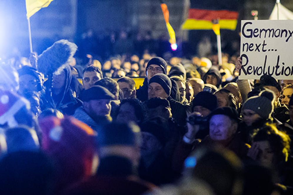 Tausende Menschen nehmen wöchentlich an den Pegida-Demos in Dresden teil.