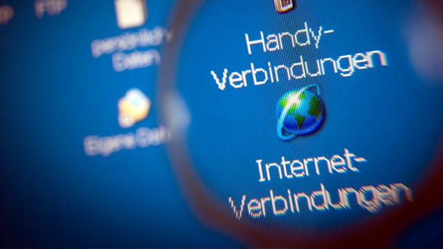 Mit Hilfe eines Gesetzes zur Vorratsdatenspeicherung könnne Internet- und Telefondaten auch ohne konkreten Verdacht gespeichert werden. Mit Hilfe eines Gesetzes zur Vorratsdatenspeicherung könnne Internet- und Telefondaten auch ohne konkreten Verdacht gespeichert werden.