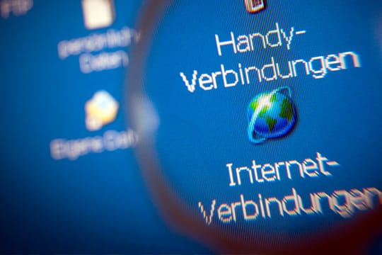 Mit Hilfe eines Gesetzes zur Vorratsdatenspeicherung könnne Internet- und Telefondaten auch ohne konkreten Verdacht gespeichert werden.