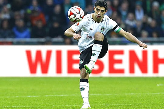 Schalke 04 und Borussia Mönchengladbach sind an Hannover-Kapitän Lars Stindl dran.