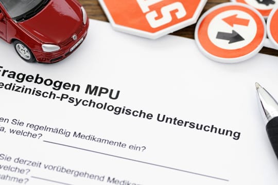 Auch Fußgängern kann eine MPU drohen