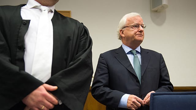 Der ehemalige Präsident von Borussia Dortmund Gerd Niebaum muss sich wegen Untreue verantworten. Der ehemalige Präsident von Borussia Dortmund Gerd Niebaum muss sich wegen Untreue verantworten.