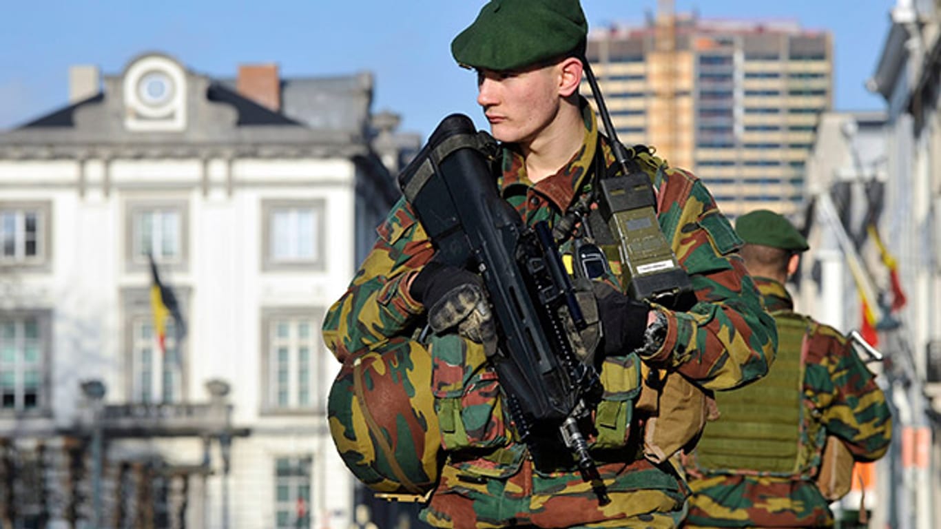 Militär patrouilliert auf Belgiens Straßen