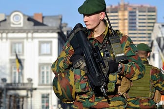 Militär patrouilliert auf Belgiens Straßen