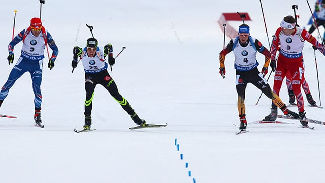 Simon Schempp sichert sich mit einem spektakulären Zieleinlauf den Sieg.