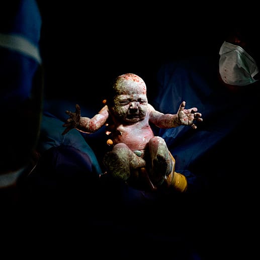 Baby Romane, 8 Sekunden alt, am 20. Mai 2014: "Abseits von allen Klischees und Banalitäten möchte ich zeigen, wie wir sind, wenn wir geboren werden", sagt Fotograf Berthelot.