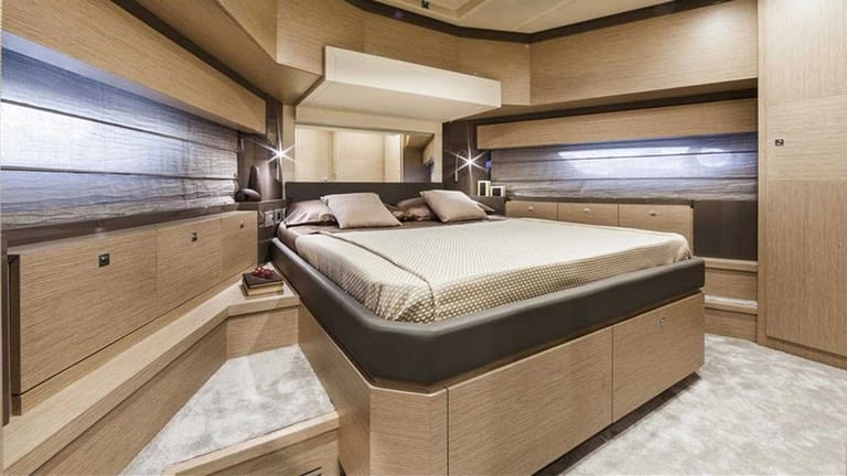 Das ist kein Luxus-Hotelzimmer, sondern einer der Schlafkabinen auf der Ferretti 750.