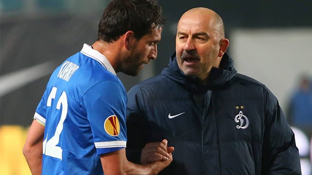 Der Trainer von Dynamo Moskau Stanislaw Tschertschessow (re.) will den Vertrag mit dem deutschen Stürmer Kevin Kuranyi gerne verlängern. Der Trainer von Dynamo Moskau Stanislaw Tschertschessow (re.) will den Vertrag mit dem deutschen Stürmer Kevin Kuranyi gerne verlängern.