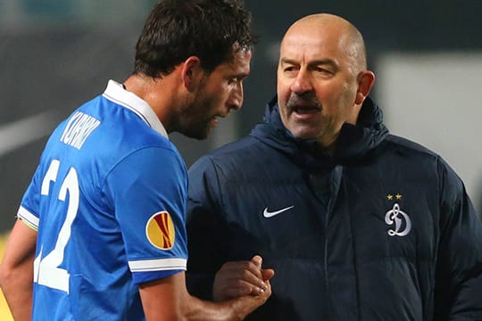 Der Trainer von Dynamo Moskau Stanislaw Tschertschessow (re.) will den Vertrag mit dem deutschen Stürmer Kevin Kuranyi gerne verlängern.