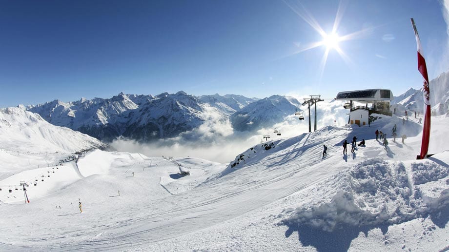 Immer dabei: Glänzende Aussicht vom weitläufigen Hochplateau im Skigebiet Sölden.
