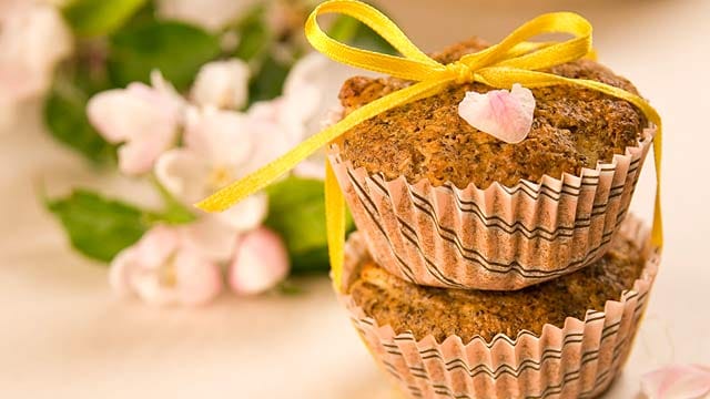 Low-Carb-Muffins werden ohne Mehl und weißen Zucker gebacken. Als Ersatz dienen in diesem Rezept Mandeln und Honig