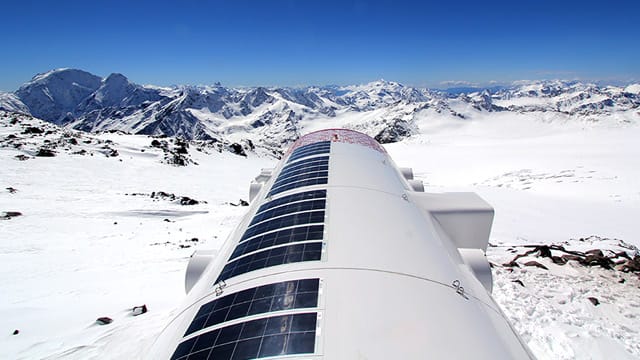 Das Hotel "LEAPrus 3912" befindet sich im Kaukasusgebirge, an der Südseite des Elbrus.