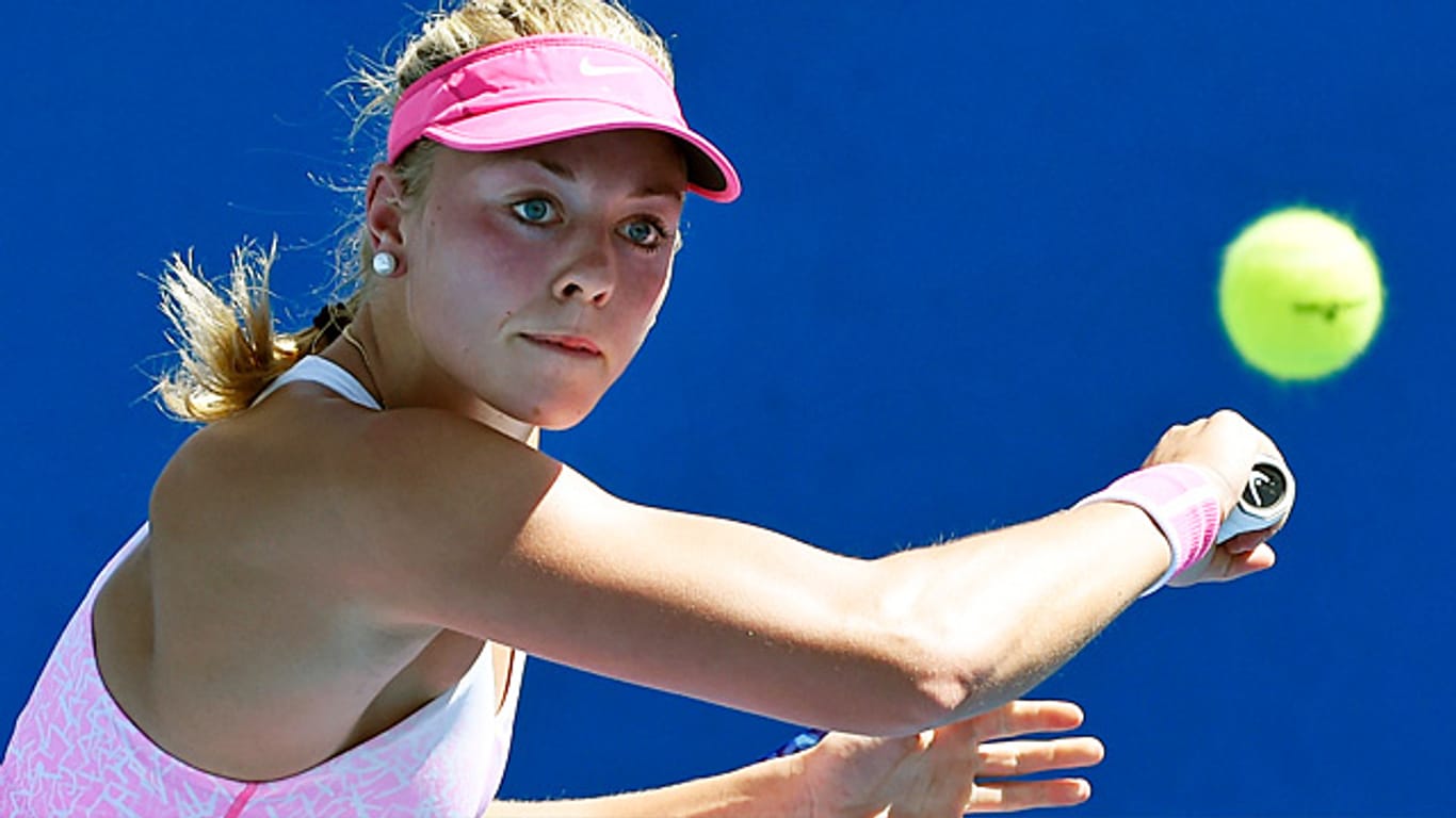 Nur Augen für den Ball: Carina Witthöft steht bei den Australian Open in der dritten Runde.