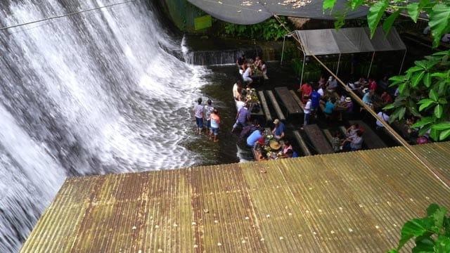 Abkühlung gefällig? In diesem Restaurant speisen Gäste am "Wasserfall".