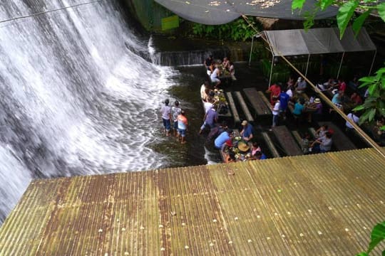 Abkühlung gefällig? In diesem Restaurant speisen Gäste am "Wasserfall".