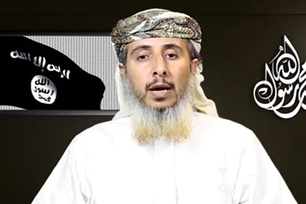 AQAP-Boss Nasr al-Ansi ruft in einem Internet-Video militante Islamisten im Westen zu "Einsamer-Wolf"-Anschlägen auf.