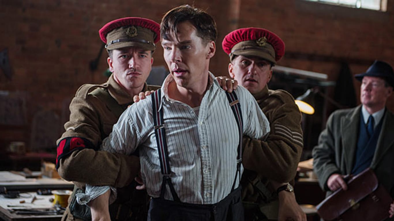 Alan Turing (Benedict Cumberbatch) wird vom eigenen Geheimdienst bei seinen Forschungen aufgehalten.