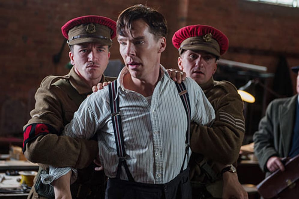 Alan Turing (Benedict Cumberbatch) wird vom eigenen Geheimdienst bei seinen Forschungen aufgehalten.