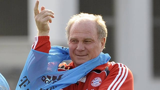 Uli Hoeneß feiert sein Comeback an der Säbener Straße.
