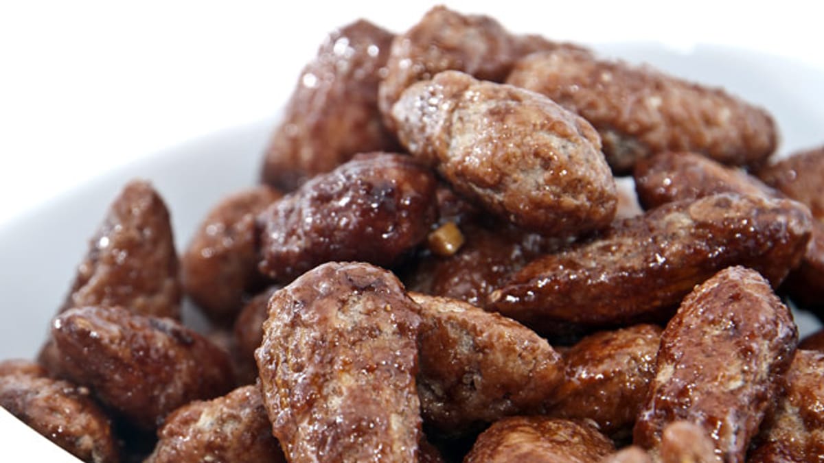 Gebrannte Mandeln: Weihnachtsmarkt-Klassiker selber machen: So geht’s