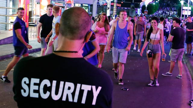 Junge Touristen in Magaluf.