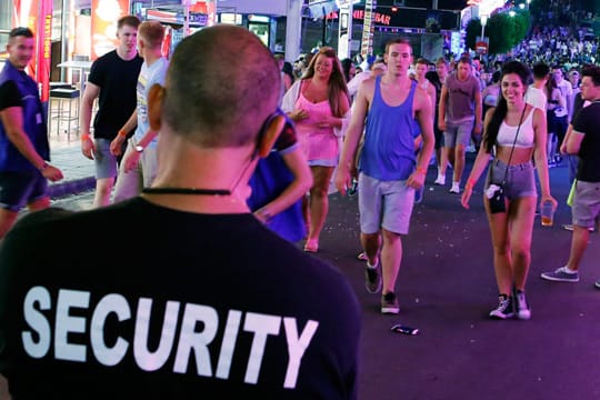 Junge Touristen in Magaluf.