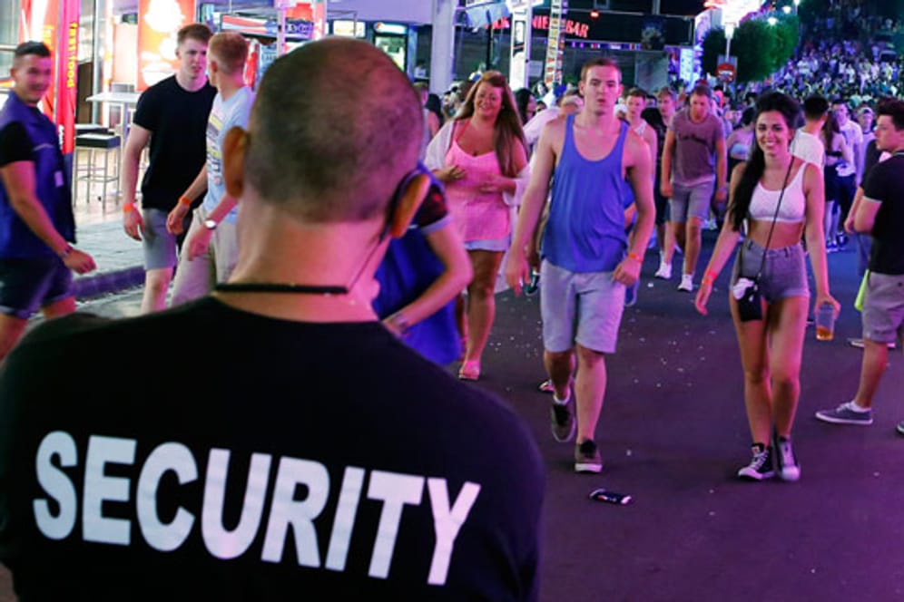 Junge Touristen in Magaluf.
