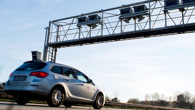 Für Lkw gibt es sie schon - aber die Pkw-Maut sorgt immer noch für Diskussionen