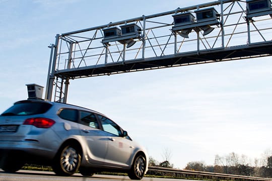 Für Lkw gibt es sie schon - aber die Pkw-Maut sorgt immer noch für Diskussionen