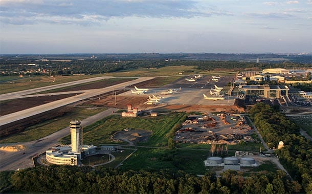 Zum Vergleich ein Bild von 2012: Extra für die Fußball-Europameisterschaft war der Flughafen ausgebaut worden. Zum Vergleich ein Bild von 2012: Extra für die Fußball-Europameisterschaft war der Flughafen ausgebaut worden.