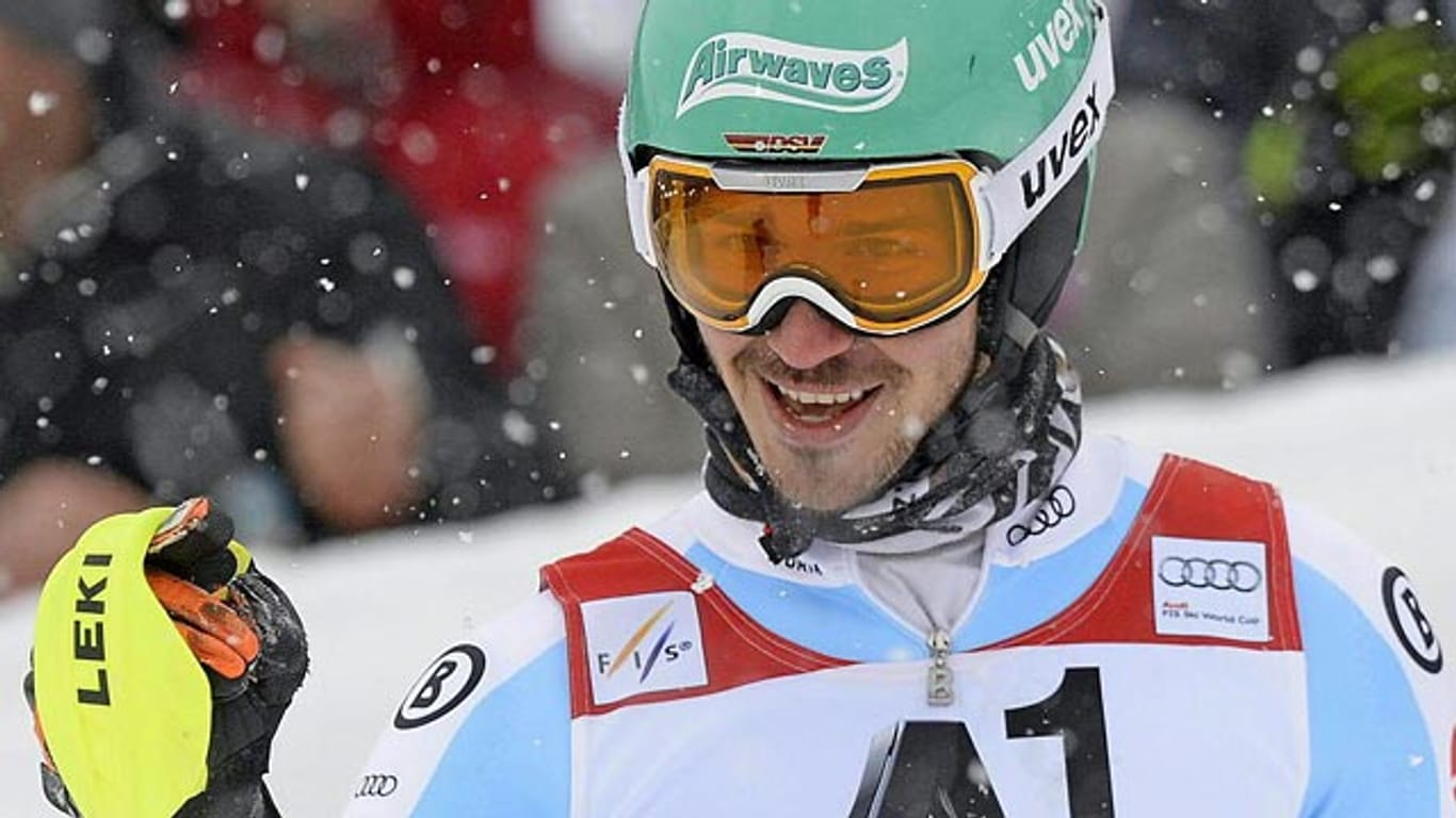 Felix Neureuther freut sich über seinen dritten Rang in Kitzbühel.