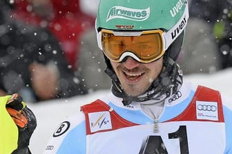 Felix Neureuther freut sich über seinen dritten Rang in Kitzbühel.