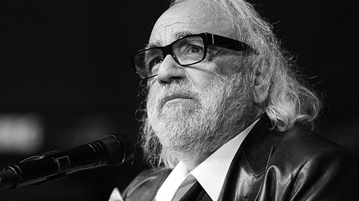 Der Sänger Demis Roussos ist mit 68 Jahren gestorben.