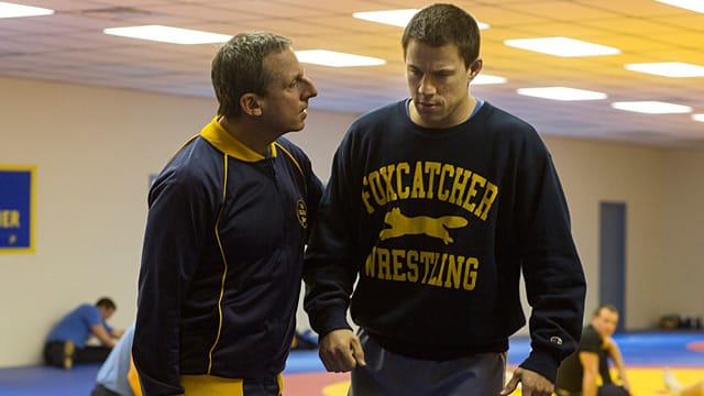 Steve Carell (li.) als John du Pont und Channing Tatum als Mark Schultz