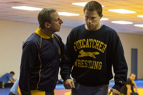 Steve Carell (li.) als John du Pont und Channing Tatum als Mark Schultz