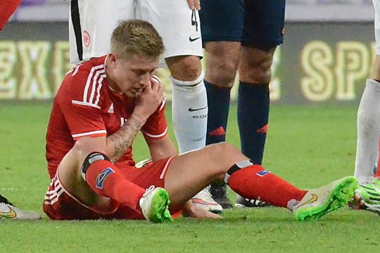 Lewis Holtby bricht sich im Test gegen Eintracht Frankfurt das Schlüsselbein.
