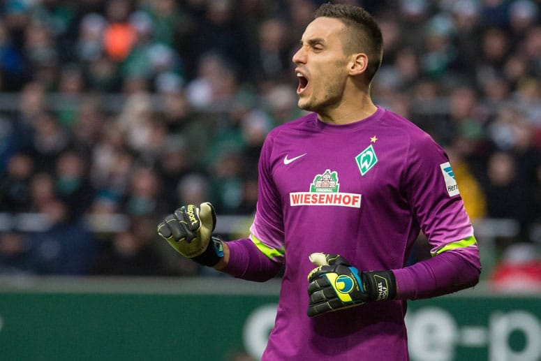 Werder-Torhüter Raphael Wolf ist sauer.