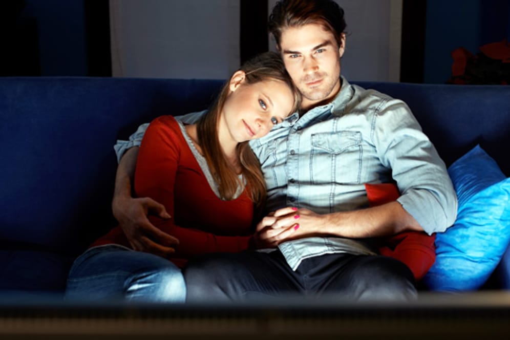 Nicht nur an Valentinstag: Machen Sie ruhig öfter einen romantischen Filmeabend mit Ihrem Partner