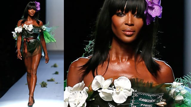 Naomi Campbell in einem Hauch von Brautkleid bei der Fashion Week in Paris