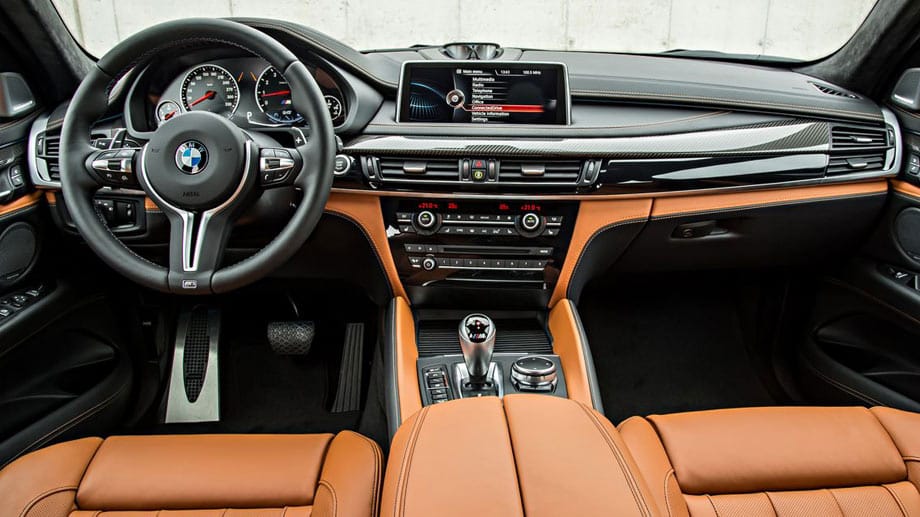 Das Cockpit des neuen BMW X6 M.