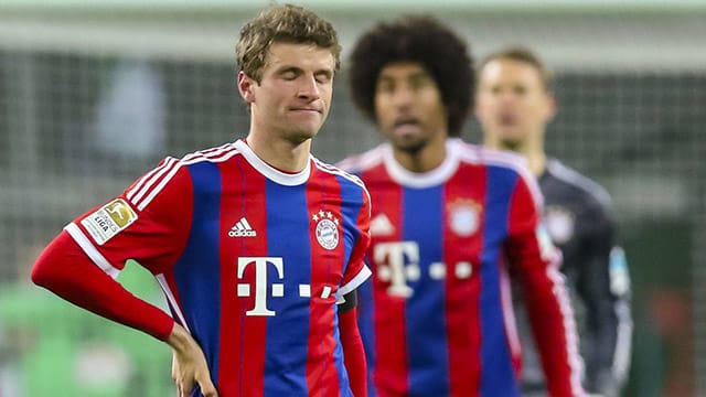 Thomas Müller und der FC Bayern erlebten einen bitteren Abend in Wolfsburg. Thomas Müller und der FC Bayern erlebten einen bitteren Abend in Wolfsburg.