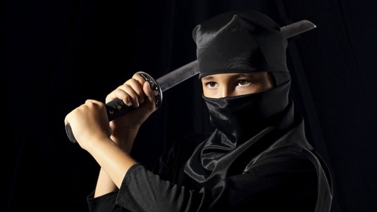 Geheimnisvoll und ganz in schwarz: Als Ninja wird man an Fasching kaum wiedererkannt werden